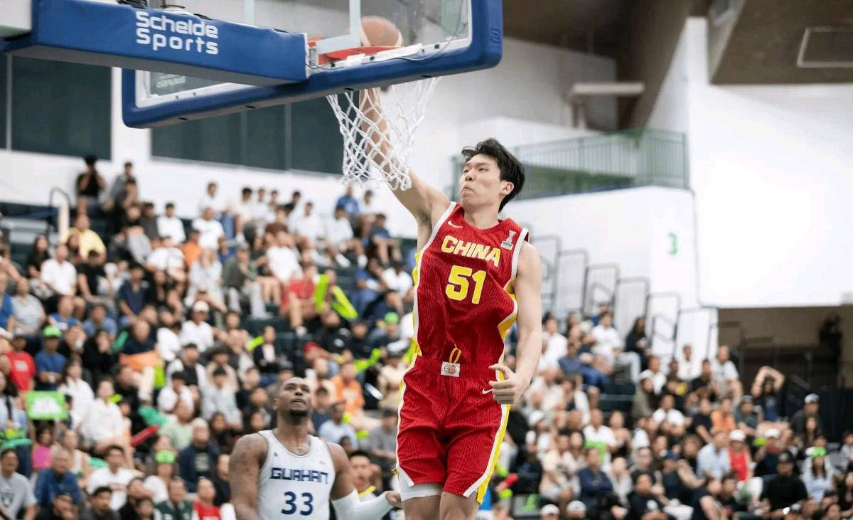 杨瀚森正式出发前往纽约！26天试训14站：赔率最看好太阳选中他的简单介绍